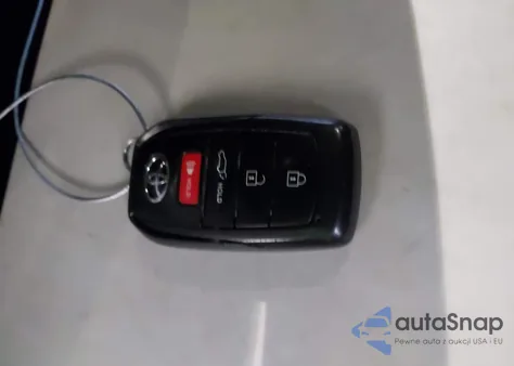 2022 Toyota Corolla Cross Xle z USA, uszkodzony, nr VIN 7MUDAAAG6NV010588